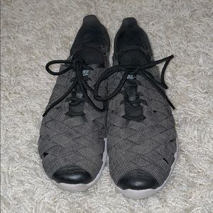 Women’s Nike shoes